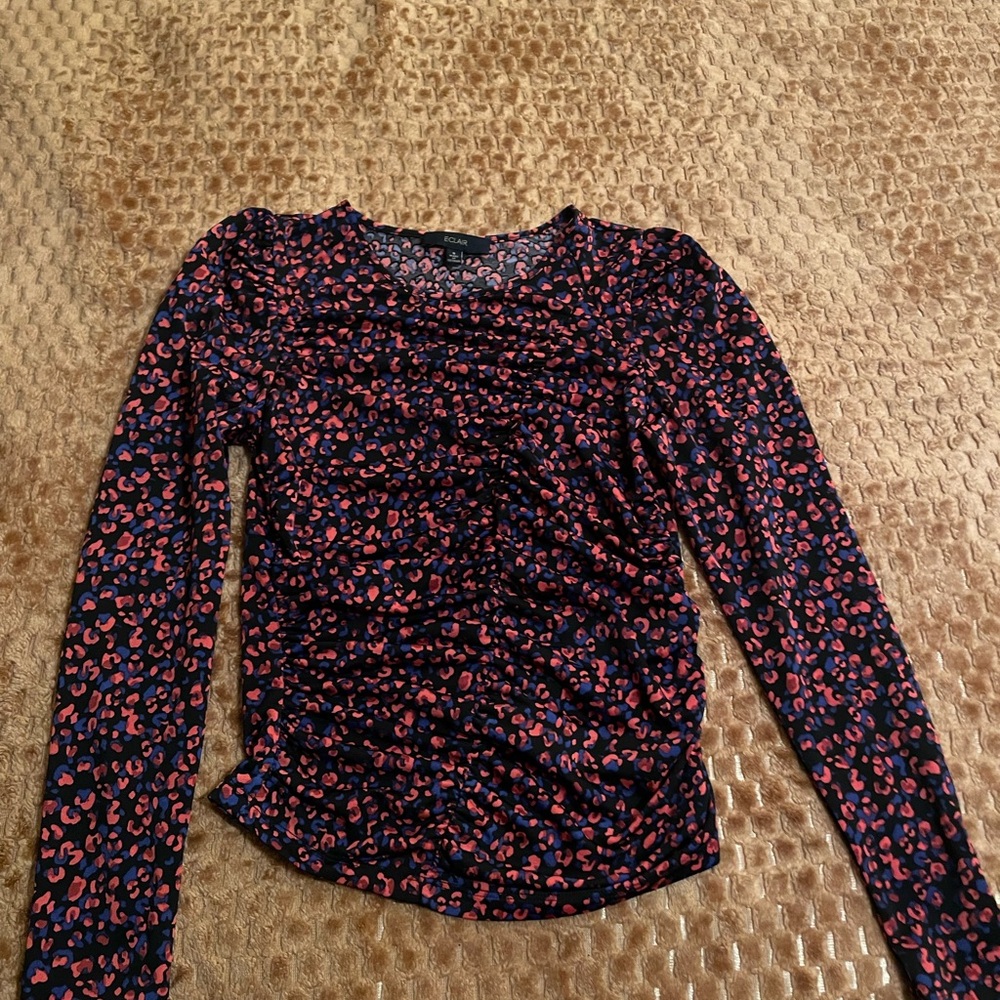 Elegant Women's Long Sleeve Top - Black and Pink Leopard Print